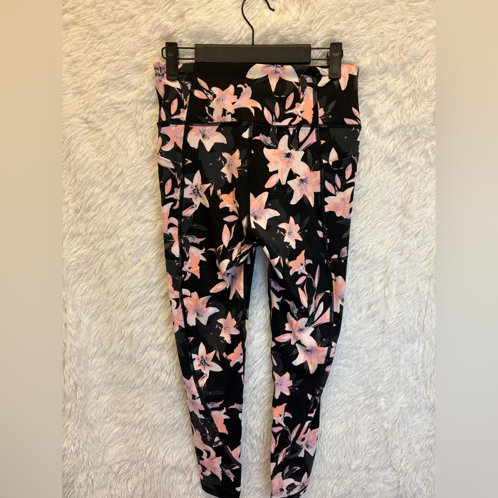 Victoria’s Secret Floral Athleisure Leggings | Yoga | | Lightweight | Medium - Picture 9 of 13